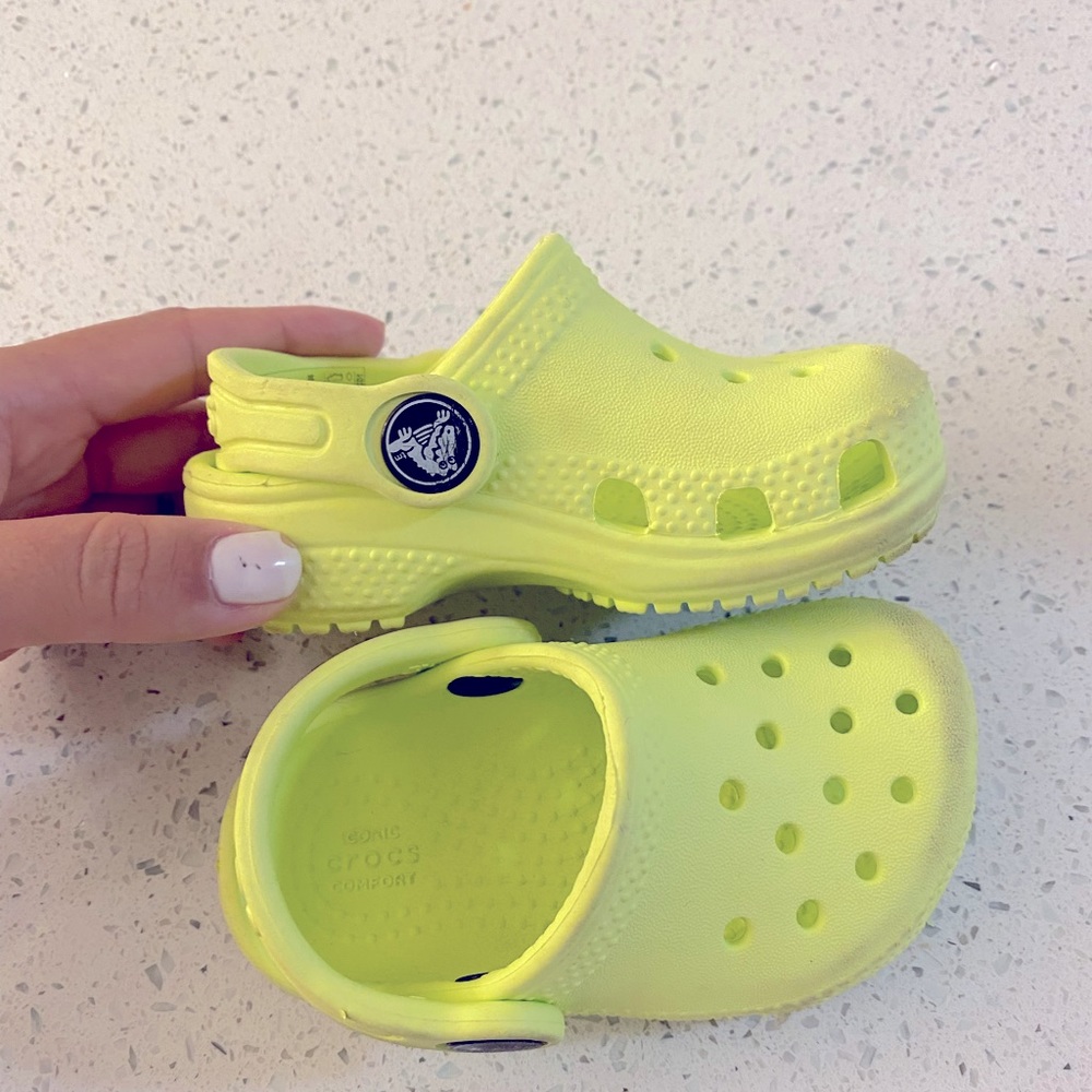 Crocs lime zest